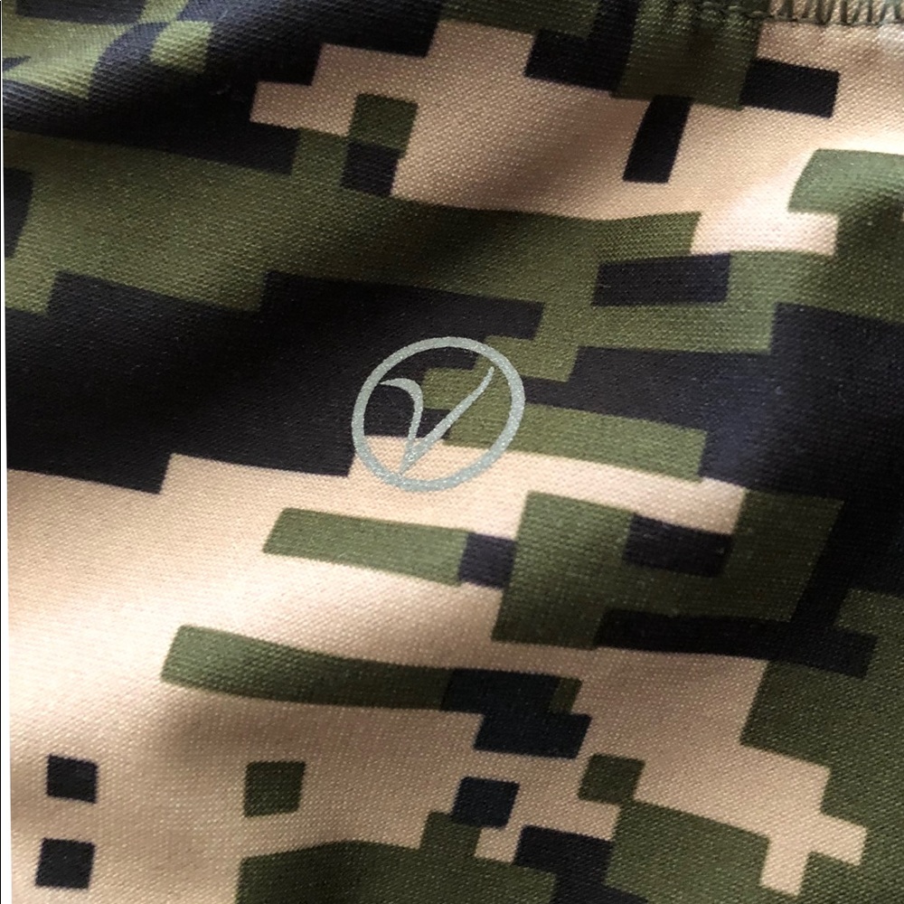 Women’s VOGO Athletica Digital Camo Crop Leggings - Picture 6 of 6